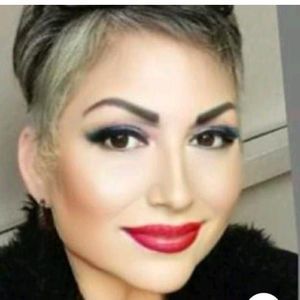 Meet your Posher, Dina